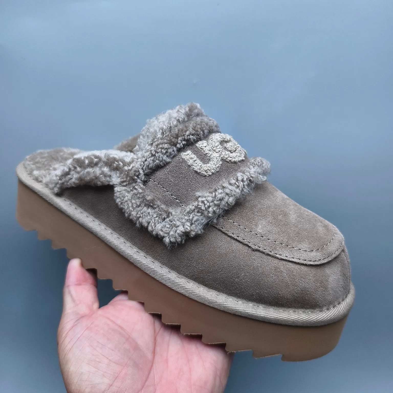 💰480 UGG sheepskin all-in-one snow boots 1208 Thick-soled curly fur casual fur flip flops with large logo Color: maroon sand antelope brown black chocolate Code number: 35-40 yards